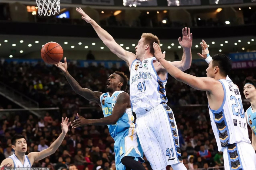 波兰男篮横扫尼日利亚男篮，汉密尔顿送出助攻