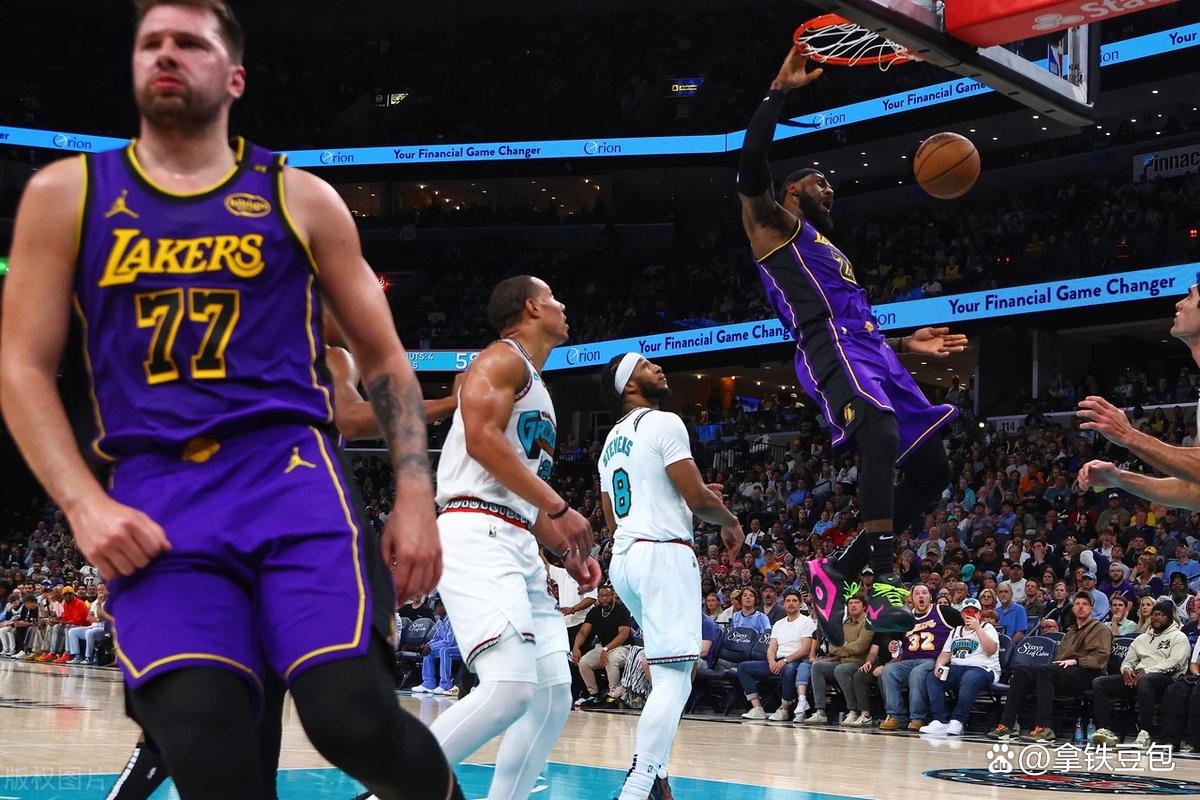 丹麦羽毛球队翻盘中国羽毛球队，马琳三分雨点燃全场