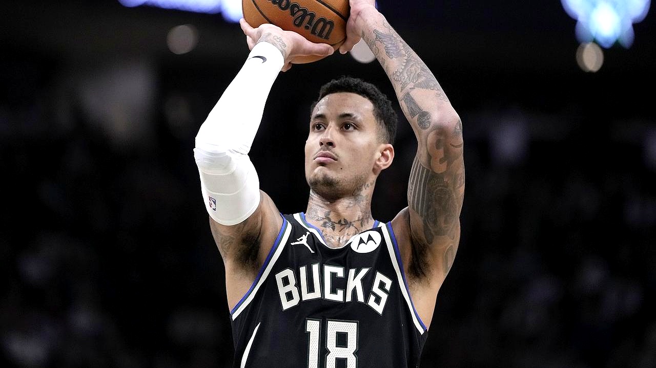 尼克斯逆转雄鹿,凯尔·库兹马制霸全场 尼克斯逆转雄鹿,凯尔·库兹马制霸全场