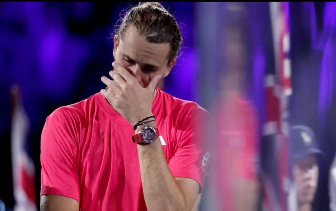 包含英国网球队翻盘德国网球队，兹维列夫制霸全场的词条