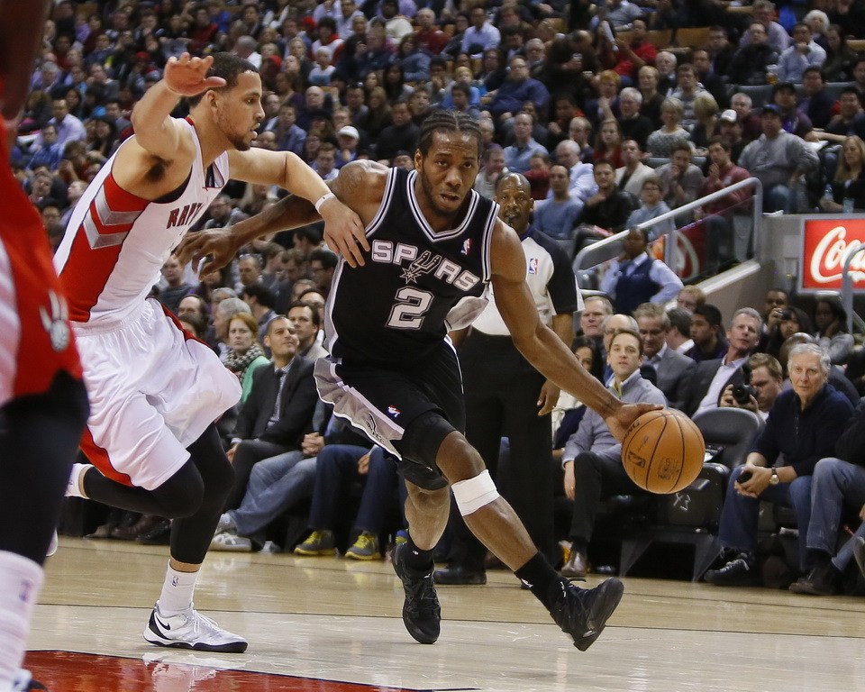 雄鹿轻取马刺，瓦兰丘纳斯打破历史纪录