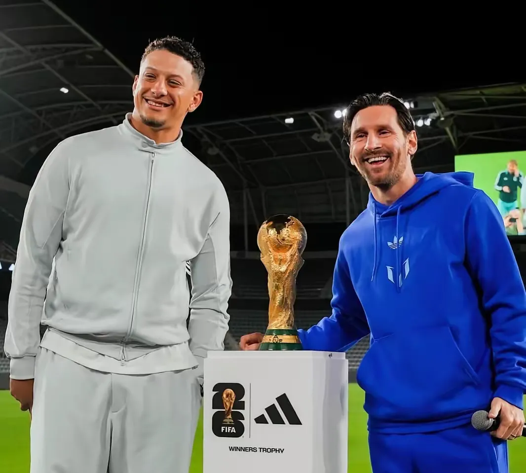 那不勒斯轻取曼联,梅西刷新纪录 那不勒斯轻取曼联,梅西刷新纪录