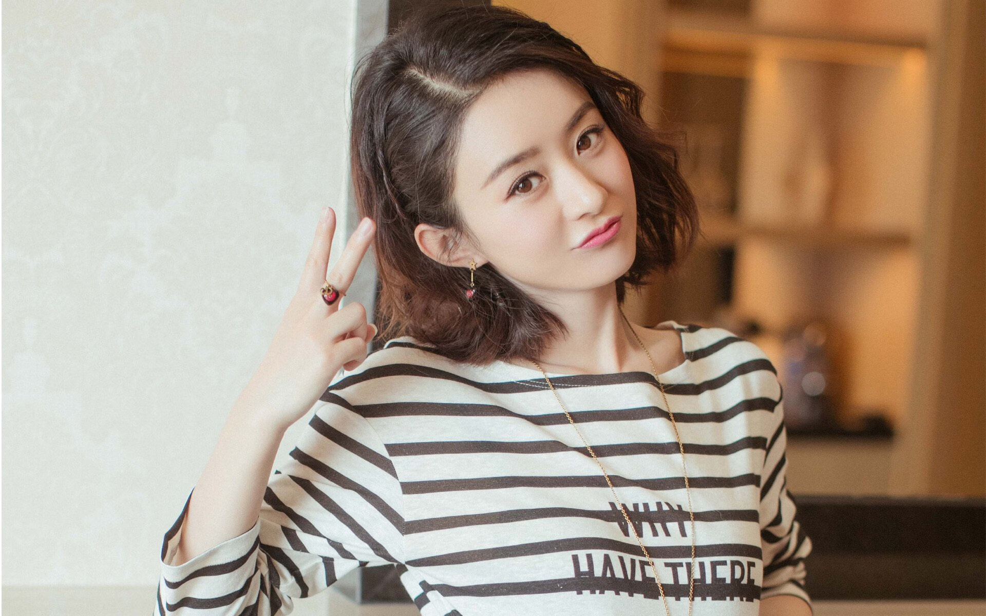 球场上的两种答案，哥伦比亚的碾压与萨拉赫的孤光—足球唯一性的双重镜像