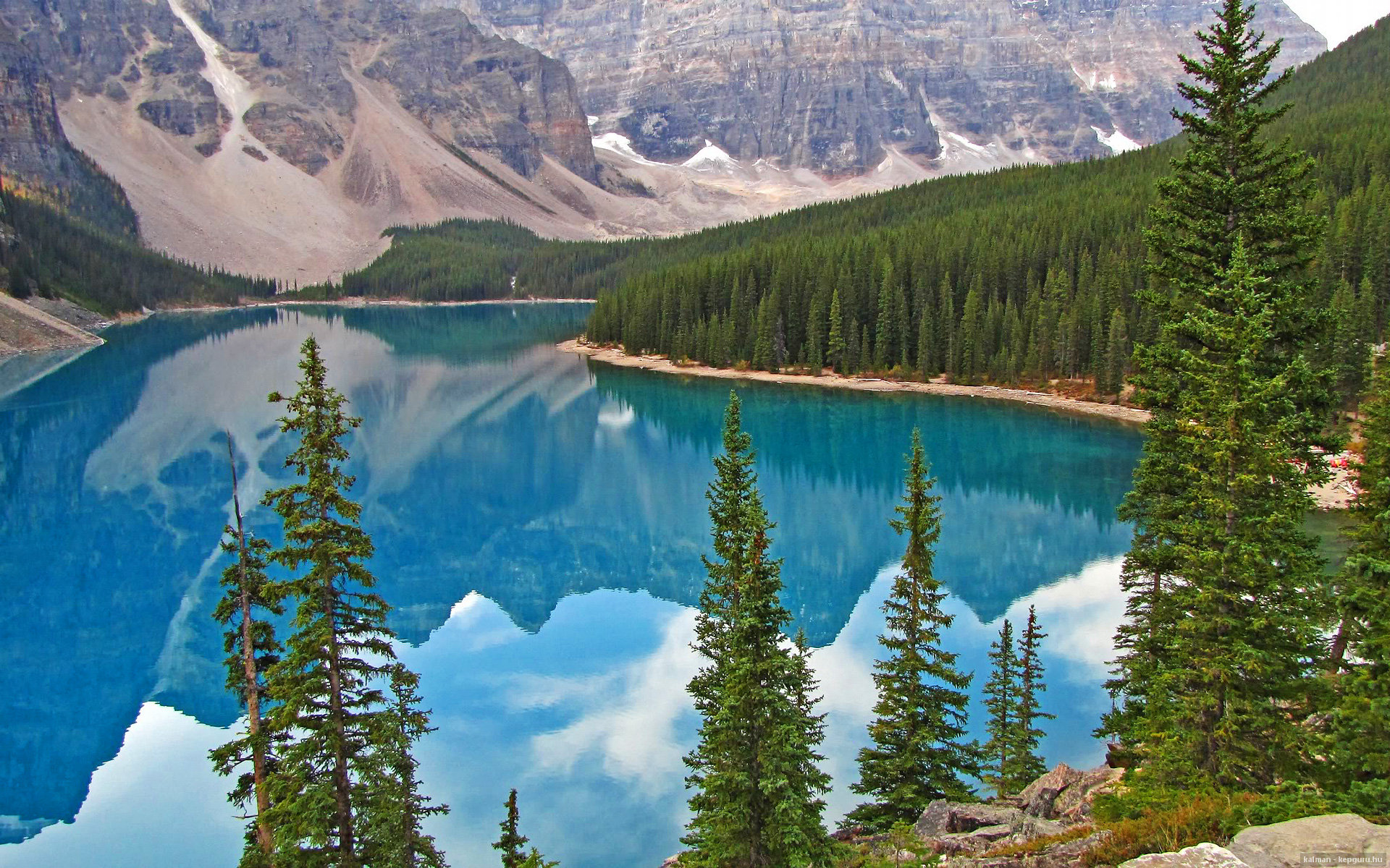 星光并非唯一，西亚卡姆在寂静中画下自己的巨幕