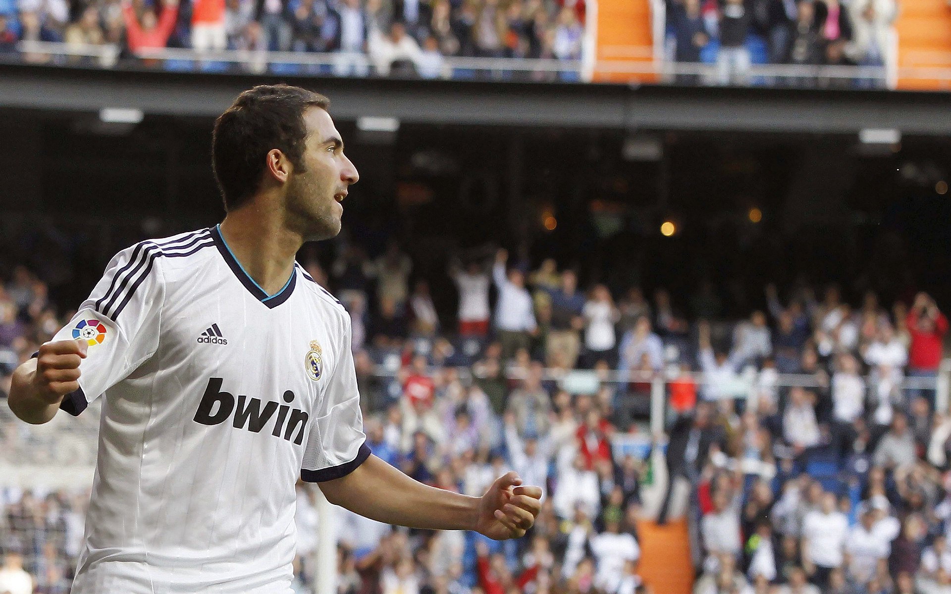 两个舞台，一种疯狂，F1收官夜与萨拉赫的数据风暴