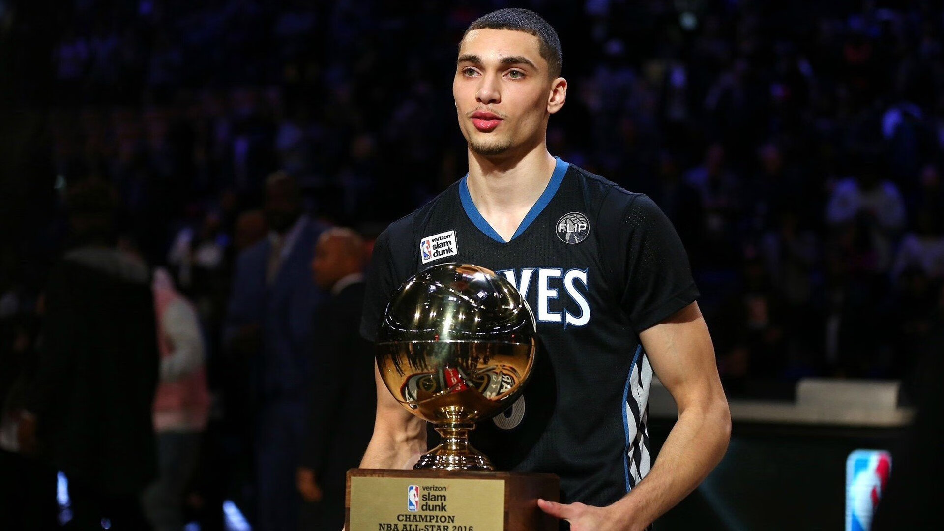 暗夜狂飙,末节封神,斯通斯在F1揭幕战的极限接管